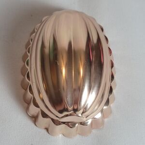 Elegant Gold Baking Mold